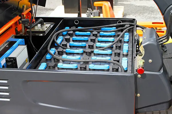 叉車蓄電池為什么要添加蒸餾水？